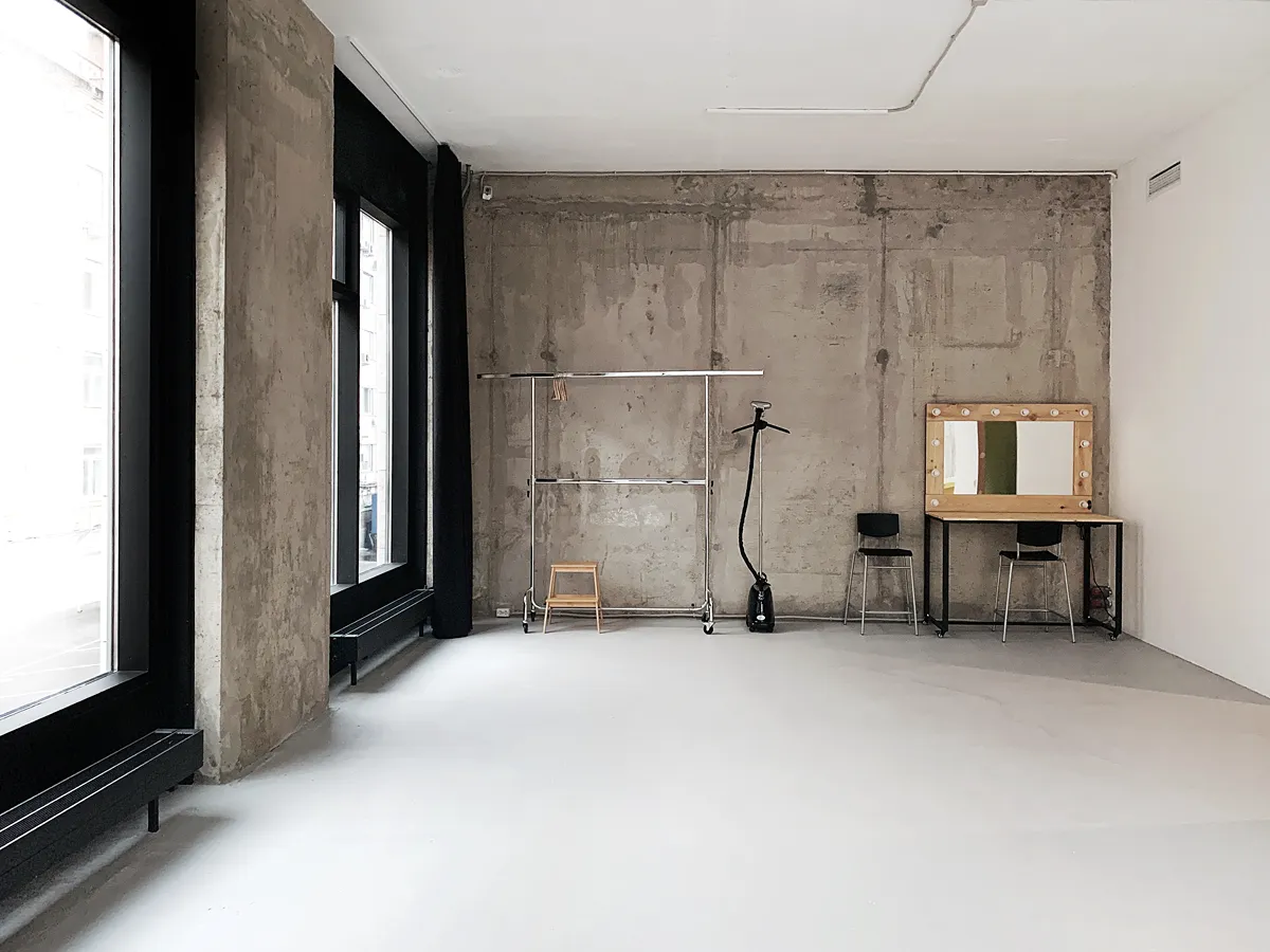 Зал №3 – от 3150 руб/час 150м² 9 photo studio concrete walls moscow 0317